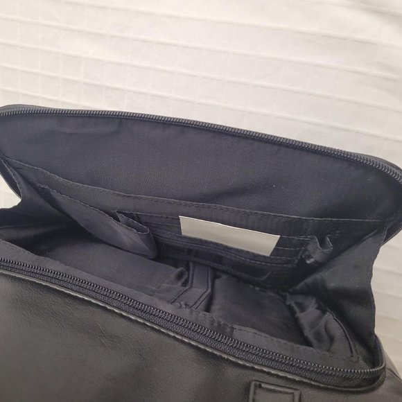 Worthington black leather shoulder bag with umbrella accessory - Picture 4 of 10